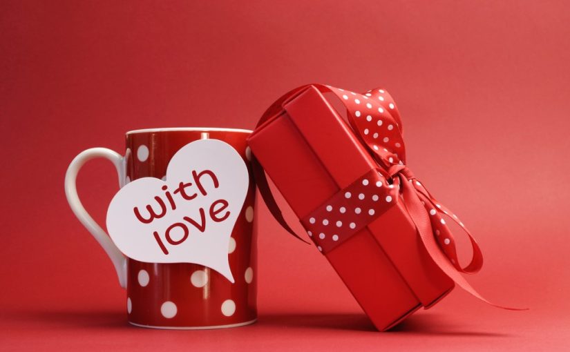 Sådan overrækker du gaven valentinsgaven på en romantisk måde